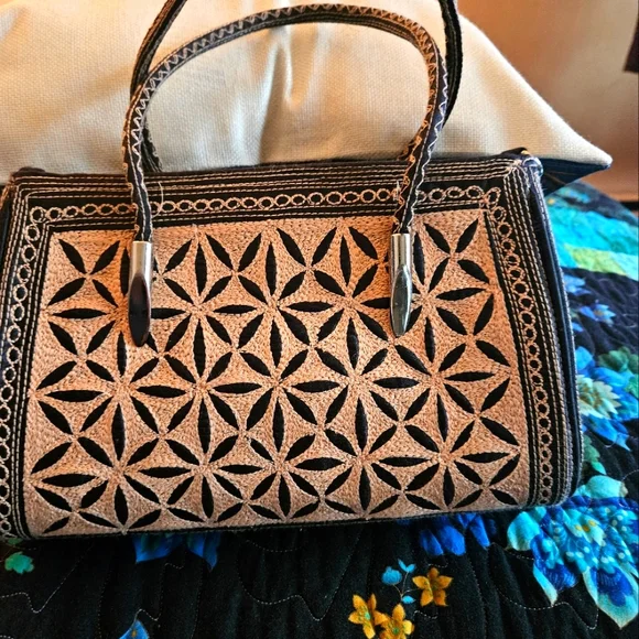 Banda Bag - Picture 1 of 11